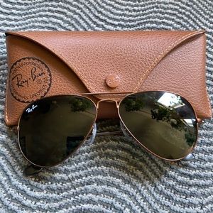 Rayban women size small. No scratch on lens.